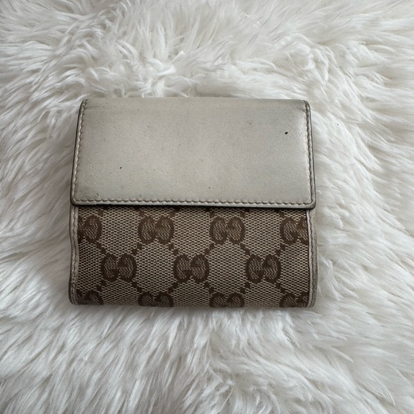 Authentic Gucci Beige and Brown Heart Accent Wallet - Picture 2 of 6